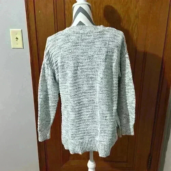Old Navy V neck sweater size small in good condition. - Picture 1 of 4